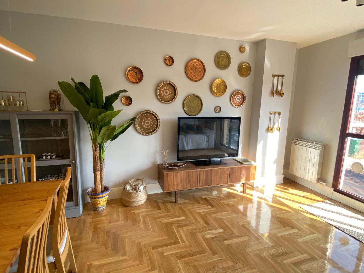Apartamento Ideal A La Entrada De Salamanca !!! Santa Marta de Tormes Esterno foto